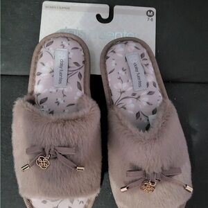 Daisy Fuentes Floral Slippers in Brown and Gray size 7-8